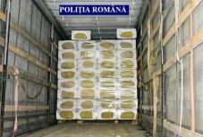 Több mint kétmillió szál csempészcigarettát foglaltak le Nagylakon