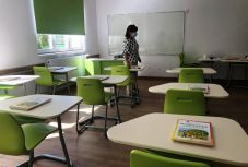 Lapértesülés: a fertőzési rátától függetlenül megnyílhatnak az iskolák