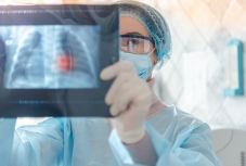 Koronavírus: Bukarestben és négy megyében jegyezték az elmúlt héten az esetek egyharmadát