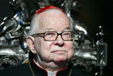 „Földrengéssel egyenlő” lépést hozott a Vatikán a pedofíliával vádolt bíboros ügyében