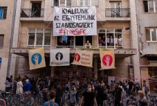 SZFE: felfüggesztették a félévet, elvették az oktatók Neptun-hozzáférését