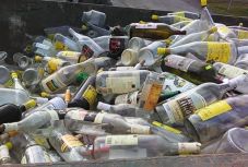 Még soha nem gyűjtöttek be ennyi újrahasznosítható üveget a lakosságtól Csíkban