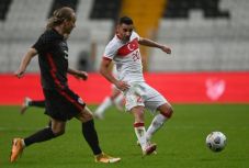 Későn jött a teszteredmény, egy félidőt végigjátszott a koronavírusos védő