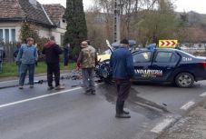 Csendőrségi autó okozott balesetet a Maros megyei Hármasfalun