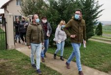 Független és néppárti polgármesterek és tanácsosok is támogatásukról biztosították Olteán Csongort