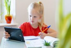 Koronavírus: közel egymillió romániai gyerek maradt oktatás nélkül