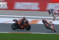 Hihetetlen, mekkora esést úszott meg karcolások nélkül a motoros