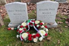 Felavatták Wigner Jenő és felesége felújított síremlékét Princetonban