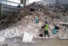 Mi történik az év végi bevásárlási láz után felgyűlő polisztirol hulladékkal?