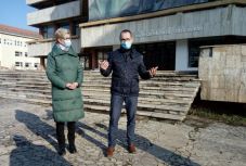 Szakmai, közösségi térré alakítanák át a csíkszeredai szakszervezetek művelődési házát