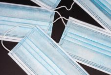 Több mint 32 millió védőmaszkot vontak be, majdnem minden hazai áruházlánc érintett