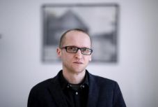 FRISSÍTVE - Visszavonta gázkamrás írását, és törölte Facebook-oldalát Demeter Szilárd