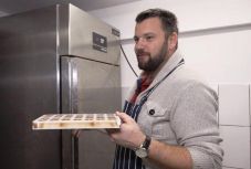 Így készül a kézműves csoki Csíkszentimrén (VIDEÓ)