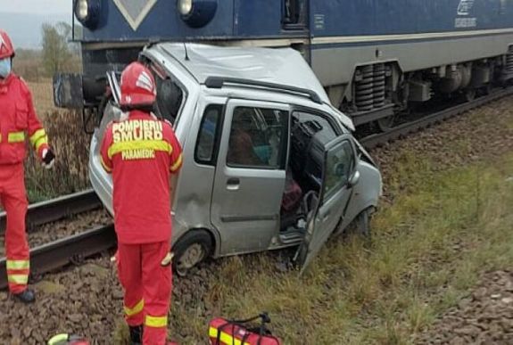 Autóval ütközött egy vonat Marosszentgyörgyön, a fiatal sofőr a helyszínen meghalt