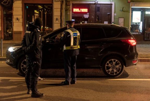 Hivatalos: szilveszter éjszakáján is kijárási tilalom lesz érvényben