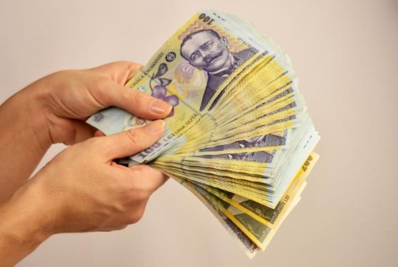 INS: 22 lejjel, 3343 lejre nőtt októberben az országos nettó átlagbér