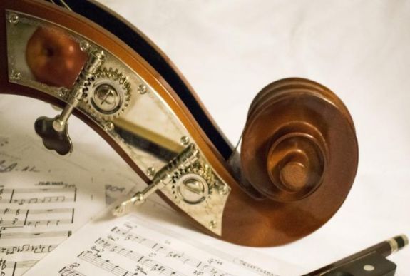 Úgy ültek az asztalnál, hogy egy cigány, egy király, egy cigány, egy király…