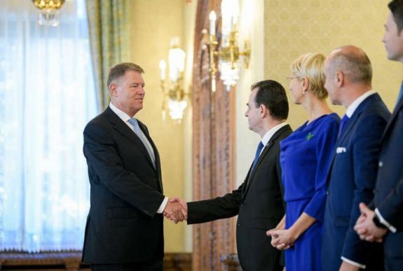 A kormányalakításról konzultál hétfőn az államfő a parlamenti pártokkal