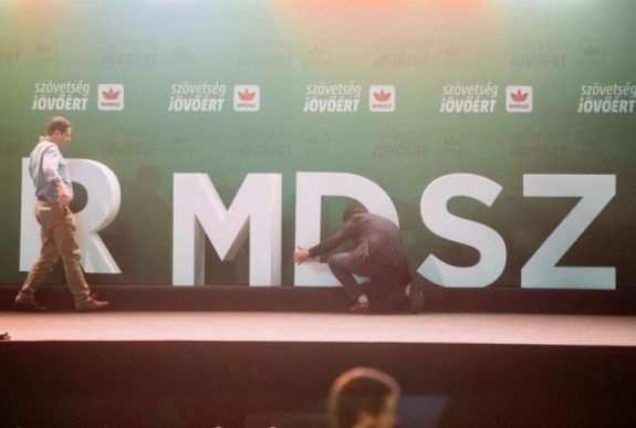 Erődemonstrációnak, igazságtalannak tartják a SZÁT döntését a leváltott RMDSZ-elnökök