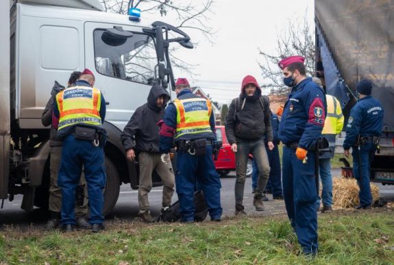 Elfogtak egy román embercsempészt Magyarországon