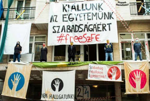 Jogvédelmet rendelt el a bíróság a SZFE-s diákoknak, nem lehet felfüggeszteni a félévet