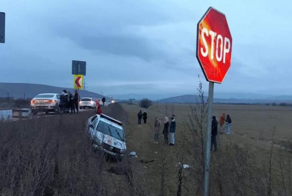 Rendőrautóval ütközött egy jármű Csíkmadaras közelében