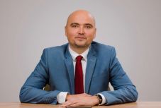 Novák Csaba Zoltán: Fogjunk össze a közös sikerért! (X)