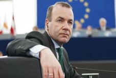 Manfred Weber: 25 tagállam is létrehozhatja a helyreállítási alapot