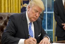 Donald Trump is aláírta a Rodcsenkov-törvényt