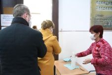 Zajlanak a parlamenti választások Romániában – percről percre tudósítunk az eseményekről