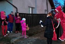 „Futármikulások” ajándékoztak Gyergyószentmiklóson Szent Miklós napján (VIDEÓ)