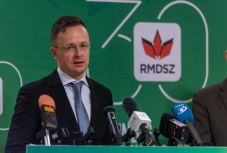 Hisztizett egyet Ponta a magyar külügyminiszter hangüzenete miatt