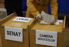 Exit poll: vezet a PSD, 5 százalék felett az AUR