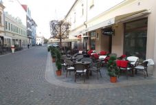 Közel 10 ezer munkahely szűnt meg a vendéglátóiparban