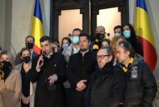 Tömegesen iratkoznak be a románok az AUR-ba – állítja a párt