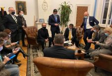 A liberálisok szerdán döntenek arról, hogy kit javasolnak kormányfőnek