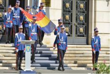 Turisztikai látványossággá teszik a bukaresti őrségváltást