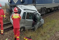 Autóval ütközött egy vonat Marosszentgyörgyön, a fiatal sofőr a helyszínen meghalt