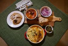 Erdélyi ízek a Rhédey ajánlásával: paszulyleves, csirkepaprikás, nokedli és szilvaízes derelye a hétvégére