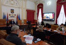 Megszüntette a kulturális folyóiratok önállóságát, több mint 250 embert tesz utcára a Bihar megyei tanács