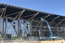 Magyar feliratok is lesznek a brassói repülőtéren