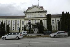 Informatikai eszközök beszerzésével segítenék a csíkszeredai iskolákat