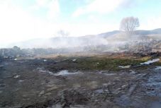 Hatalmas kár: közel kétezer négyzetméteres szénatároló gyúlt fel Csatószegen