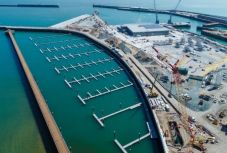 Új koronavírus-törzs: a brit-francia teherforgalom újraindításáért lobbizik a szigetország