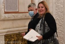 Érvénytelen az AUR szenátorának orvosi felmentése, egyelőre maszkot kell viselnie