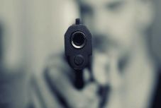 Lelőttek három csendőrt Franciaországban