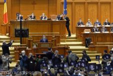 Kormányiktatás: zajlik a parlamentben a két ház együttes ülése