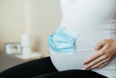 Amerikai kutatás: a várandós anya nem adja tovább a magzatnak a koronavírust, de az ellenanyagot is alig