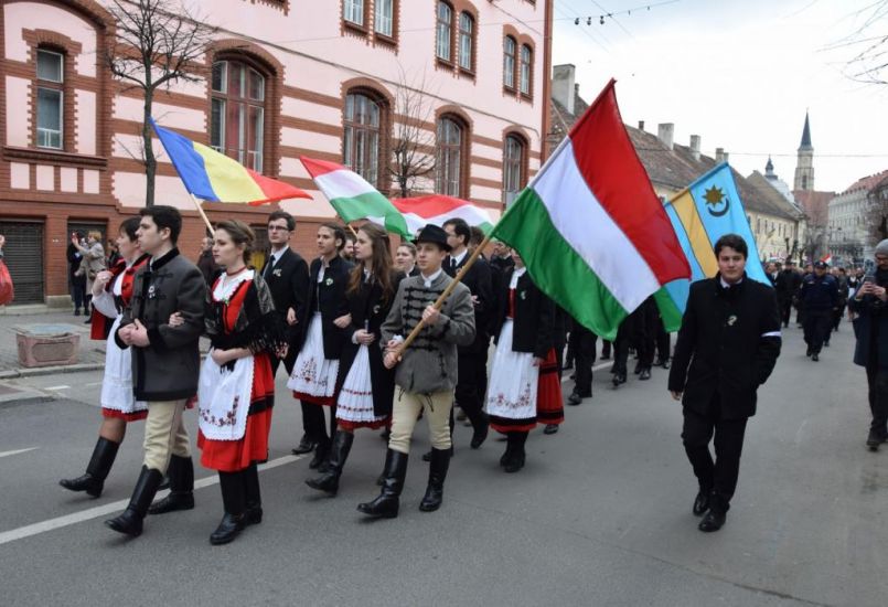 Magyar, székely, román és Erdély-zászló lobogott együtt a kolozsvári ünnepségen