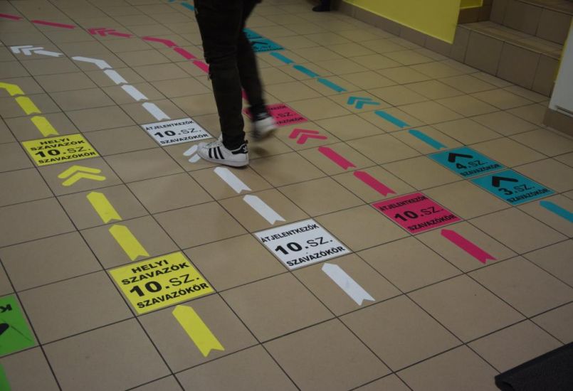 Megrohamozták a szavazók az erzsébetvárosi kéttannyelvű iskolát